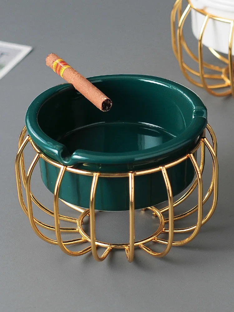 

European Ceramic Dark Green Metal Ashtray Creative Luxury Room Coffee Table Anti Fly Ash Portable Ashtray Gift for Boyfriend New