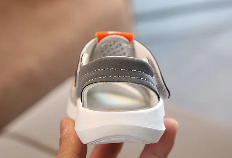 2020 Новая летняя детская одежда брендовая обувь с открытым носком для маленьких