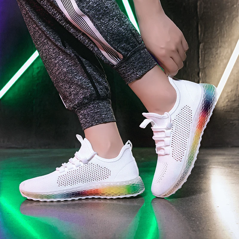 Женские кроссовки на платформе желеобразные шнурках черные и белые теннисные