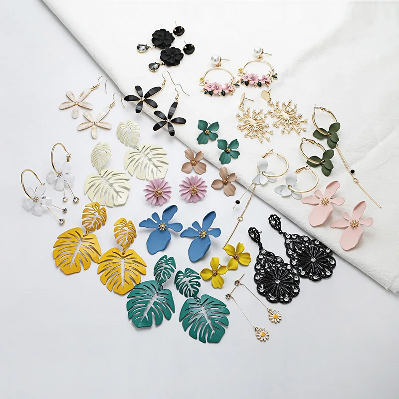 Женские акриловые серьги с большим цветком эффектные жемчугом подарочные