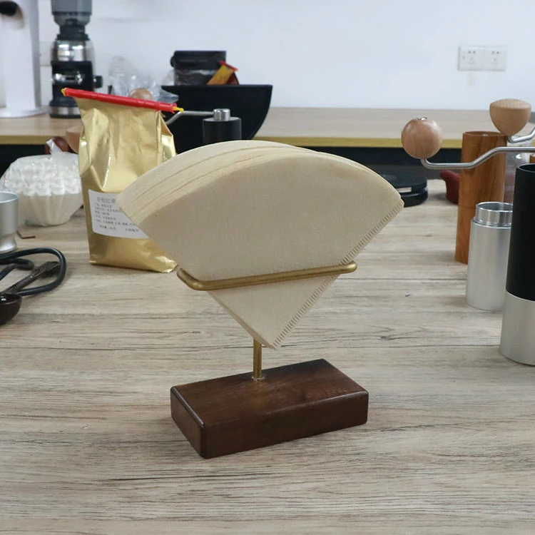 Хранитель для бумажных конусных фильтров на деревянной и латунной стойке, держатель для ручного заваривания кофе, металлическое изделие, сделанное вручную.