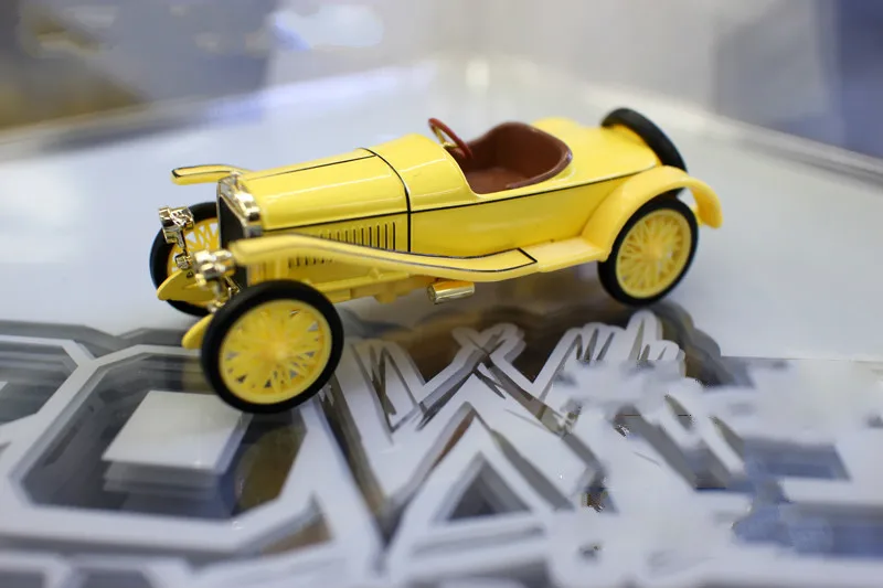 Новинка 1/43 редкий металлический литой Золотой винтажный автомобиль