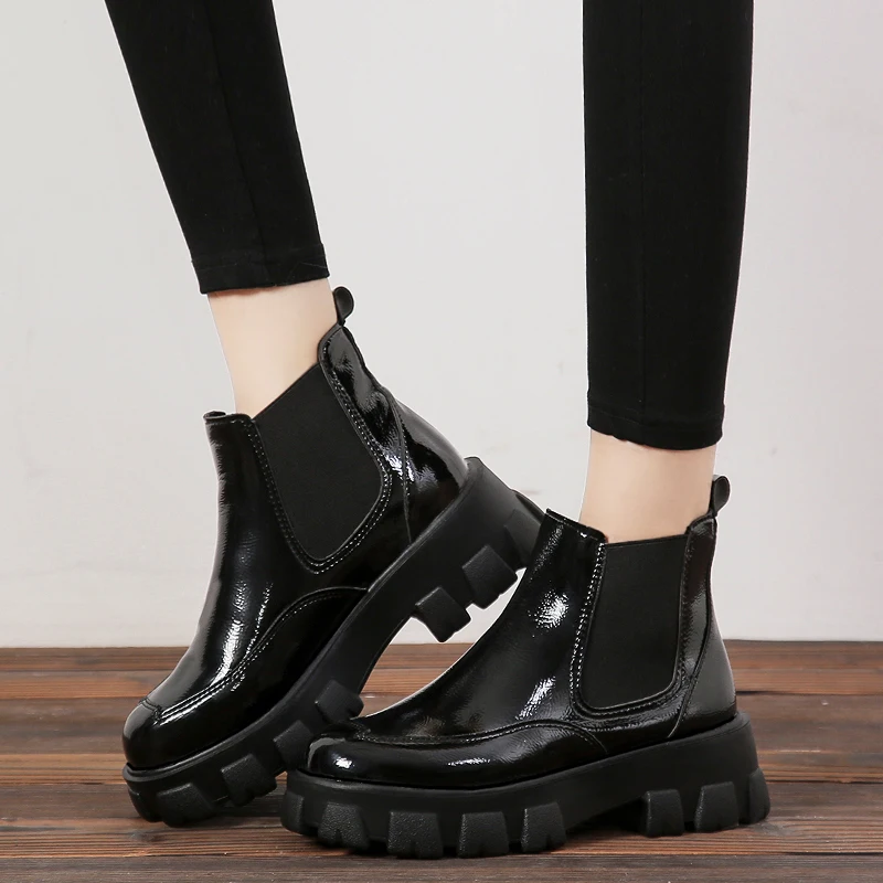 

2020 New Patent Leather Slip-On Flat Shoes Round Toe Spring / Autumn Casual sneakers women platform shoes zapatos de mujer