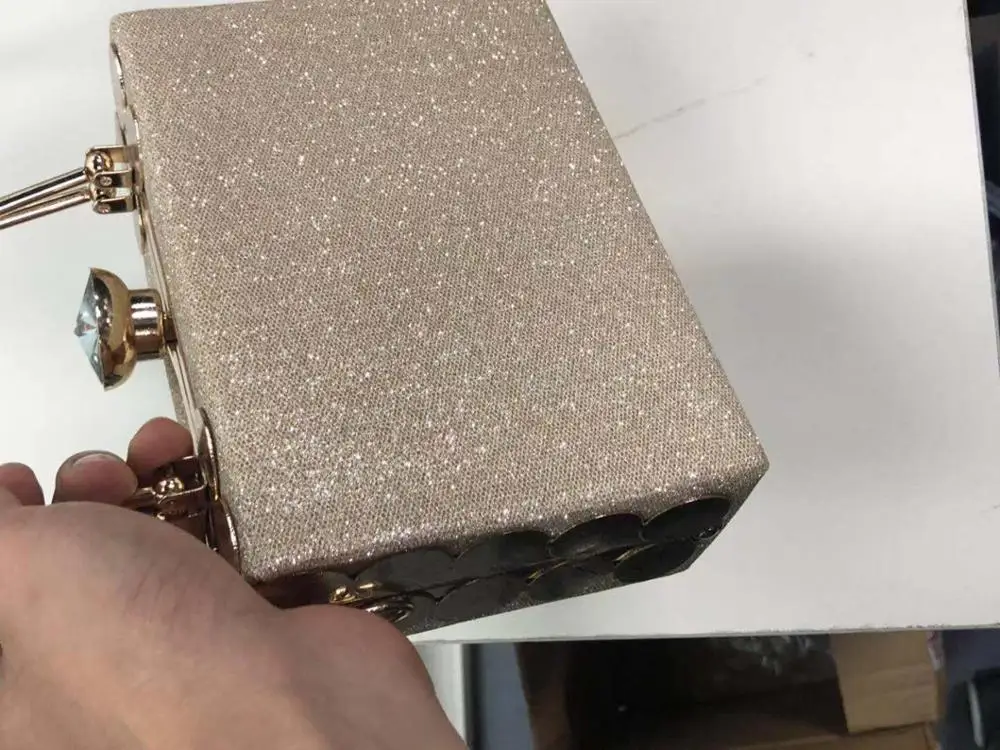 Блестящая сумка футляр цвета шампанского вечерний клатч из бутика с кристаллами
