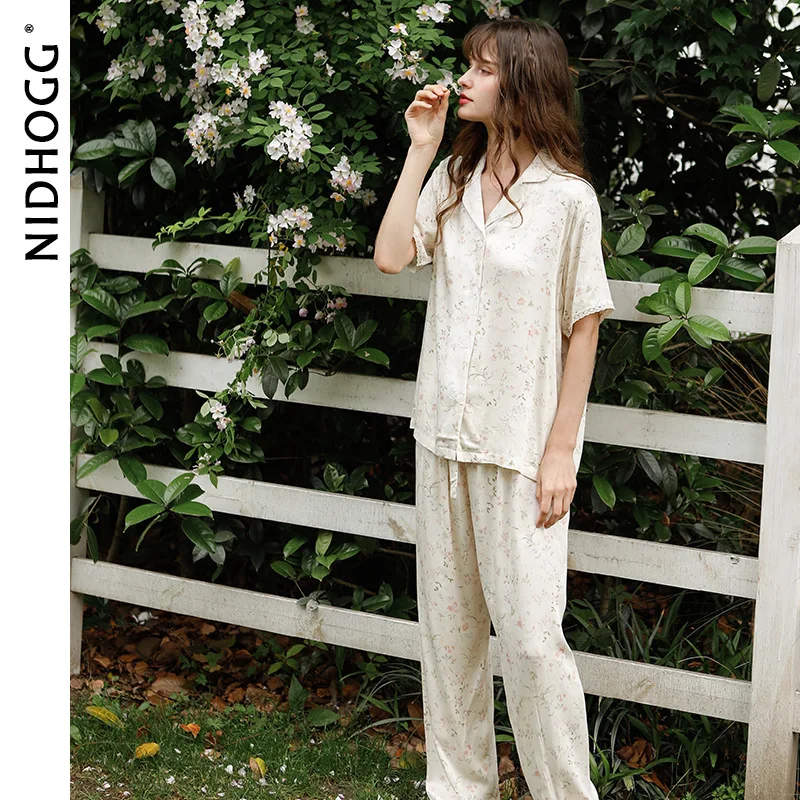 Пижама атласная из двух предметов с коротким рукавом и принтом в виде ивы