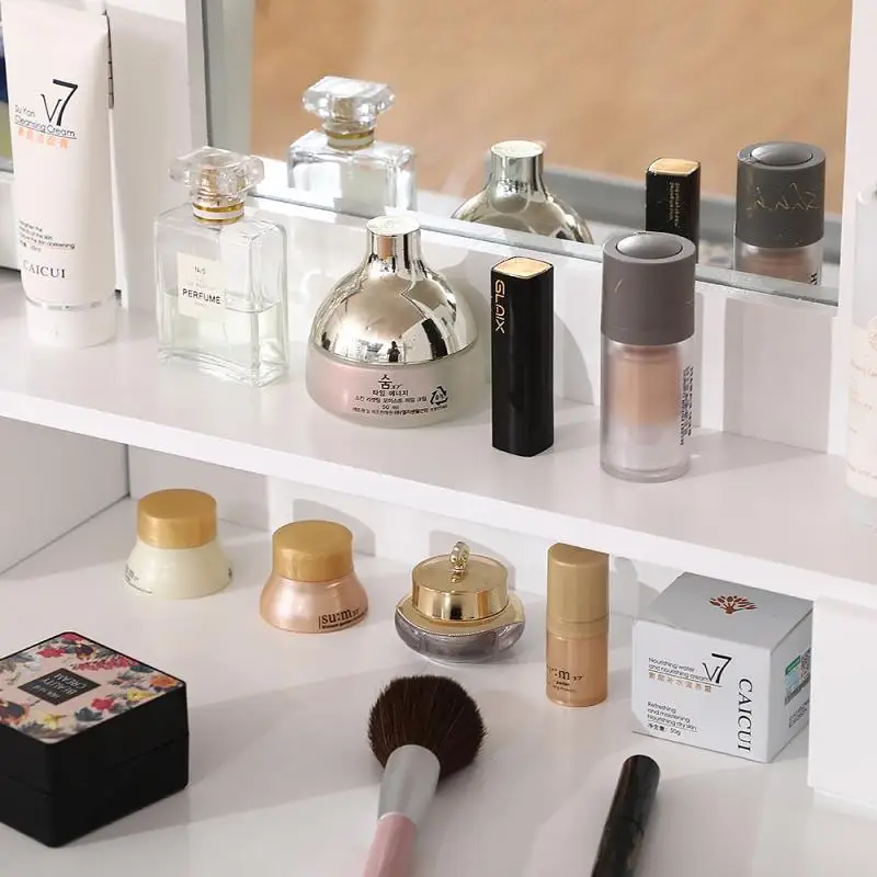 Современный туалетный столик трехскладной с зеркалами для макияжа и ящиками