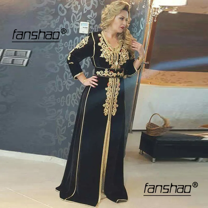 

Black Muslim Long Evening Dresses Gold Appliques Lace Vintage Dubai Kaftan Dress Long Sleeves Formal Dress Evening Party Gown