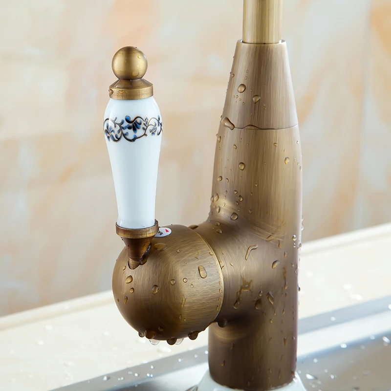 Смеситель для кухни латунный горячей и холодной раковины с поворотным на 360