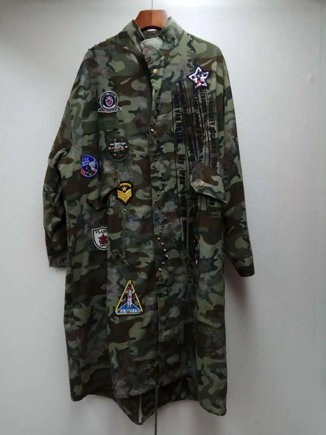 Повседневная ветровка с медалями и бриллиантами пальто осенняя длинная куртка