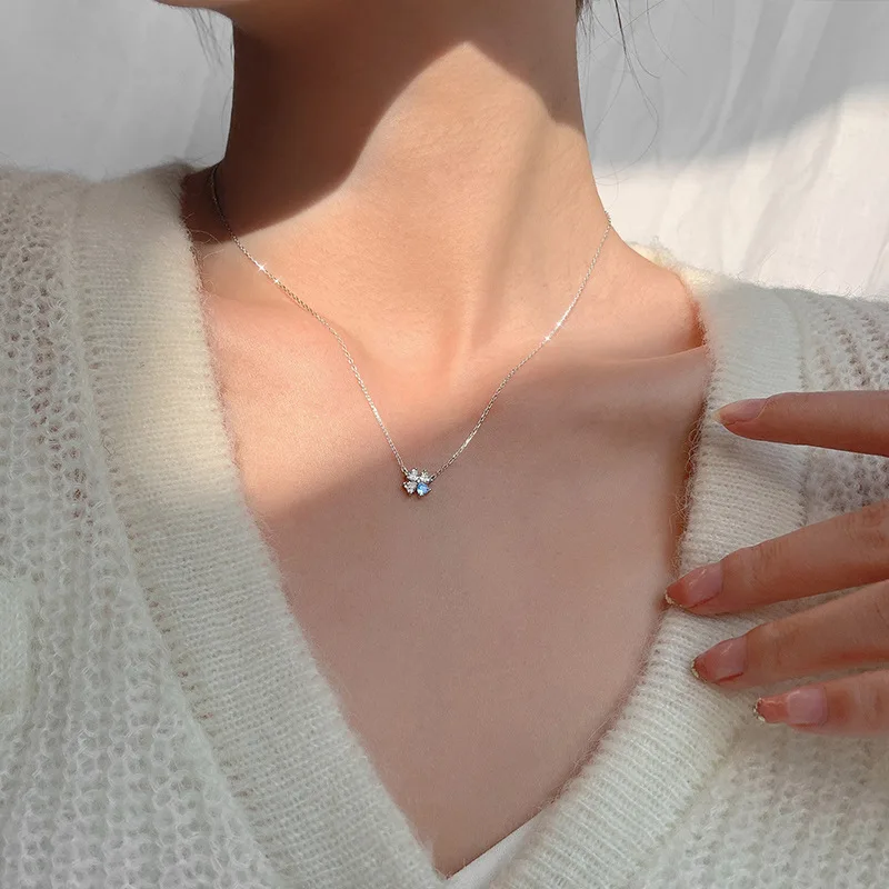 

Clover clavicle chain women Korean fashion sweet super flash zircon four-leaf clover necklace trend gift wedding jewelry