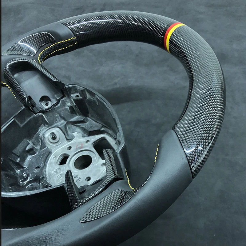 

Carbon Steering Wheel for Audi Real Carbon Fiber Steering Wheel for Audi Q 5 Quattro 8 R Year 2011