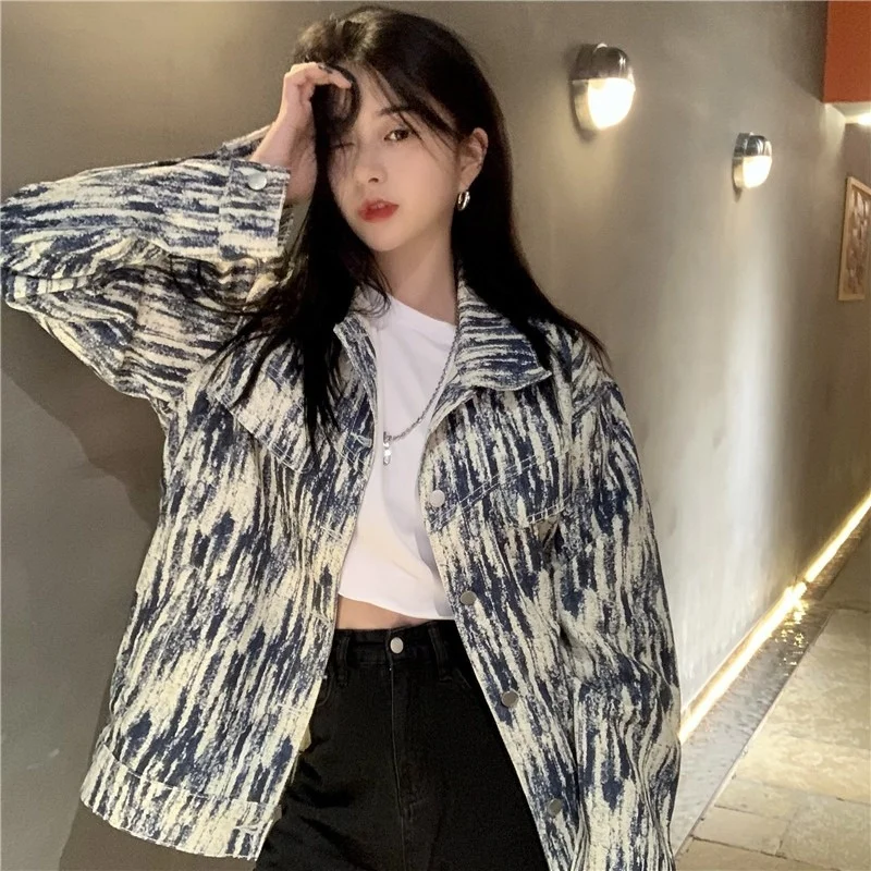 

Осенне-зимняя джинсовая куртка в стиле широкого размера