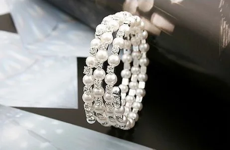 Жемчужный браслет с кристаллами 3 ряда посеребренный Свадебный Спиральный