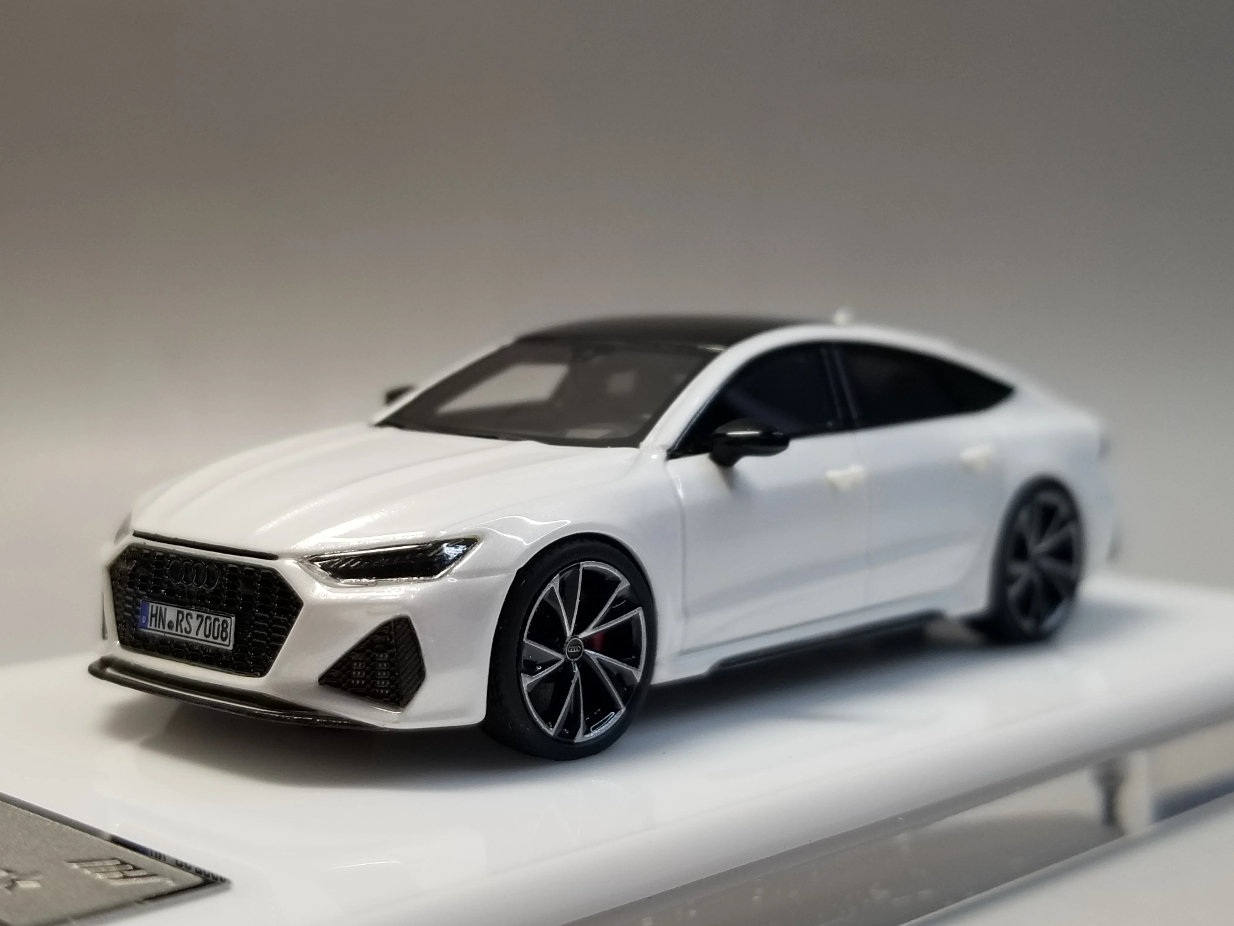 

Motor Helix 1/64 RS7 Resin Model Car Collection Limited