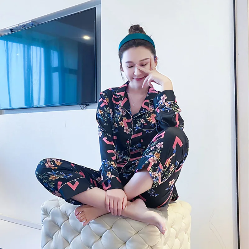 Женские атласные пижамные комплекты женские шелковые с принтом и длинными