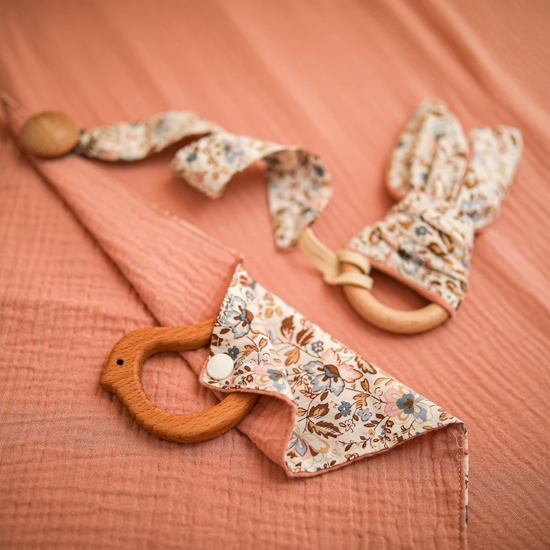Toalla de Saliva Floral para beb&eacute;, cadena de chupete de 3 uds., anillo de dentici&oacute;n de madera, Bandana, conjunto de baberos, mordedor para beb&eacute;, juguete para chico-2