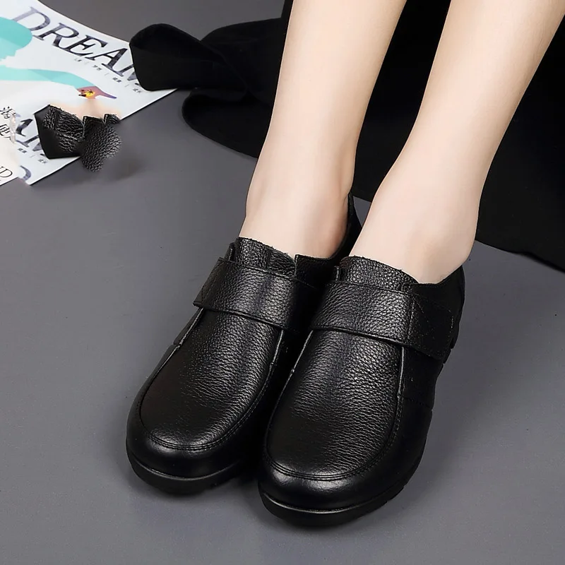 Женские кроссовки из искусственной кожи на плоской подошве цвет в ассортименте |