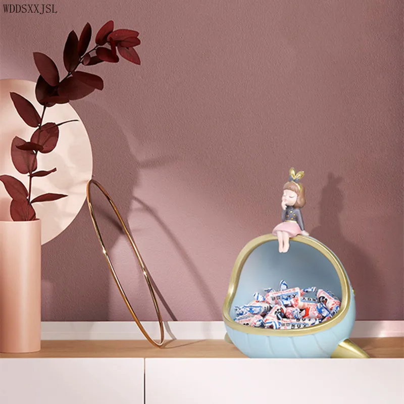 

WDDSXXJSL Creative Cute Character Sculpture Key Storage Decoration Resin Crafts Home Living Room Desktop Resin Storage Ornaments