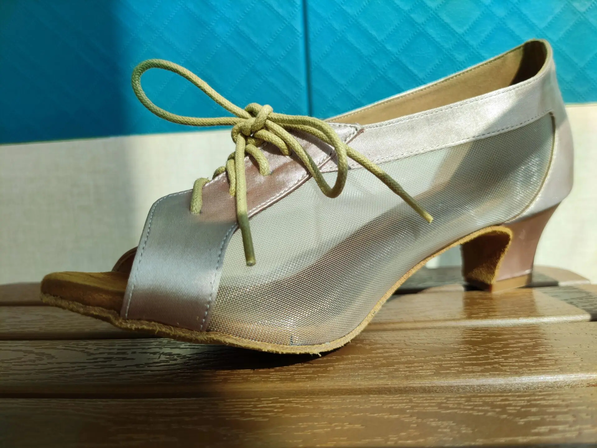 Туфли женские на низком каблуке 4 см латиноамериканские танцевальные туфли для