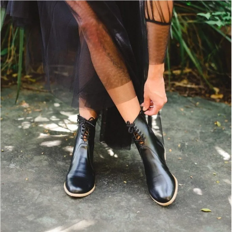 

Autumn and Winter Classic Fashion Short Boots Round Head Comfortable Flat Lace-up Cross-tied Women Boots Plus Size 35-43 Black