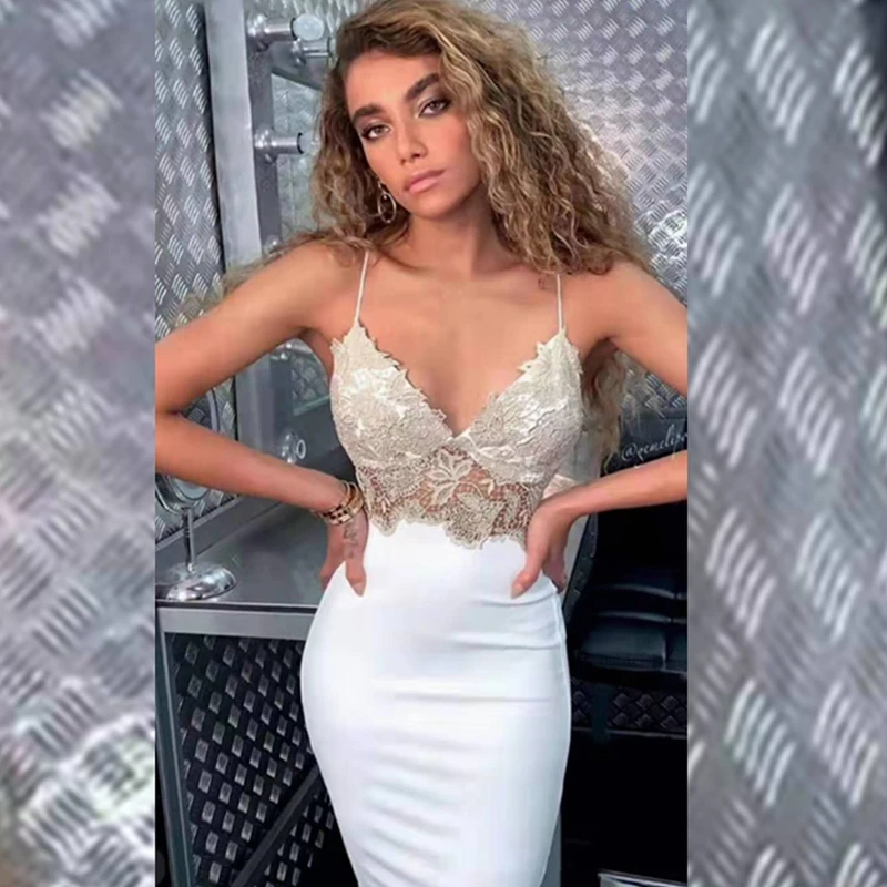 Женское белое Бандажное платье на тонких бретельках облегающее с V образным