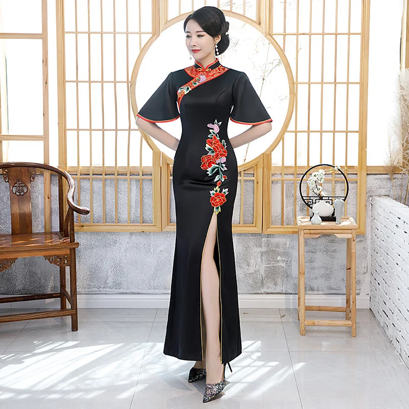 

Женское атласное платье-Ципао с цветочной аппликацией, черное платье большого размера с расклешенными рукавами, вечернее праздничное плат...