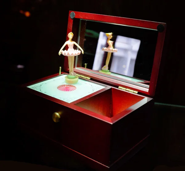 Высококачественная цельная деревянная антикварная резная музыкальная шкатулка