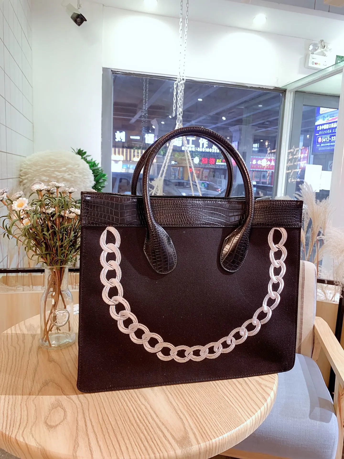 

Canvas embroidery new shopping bag women's handbag large capacity luxury design high quality popular shopping bag