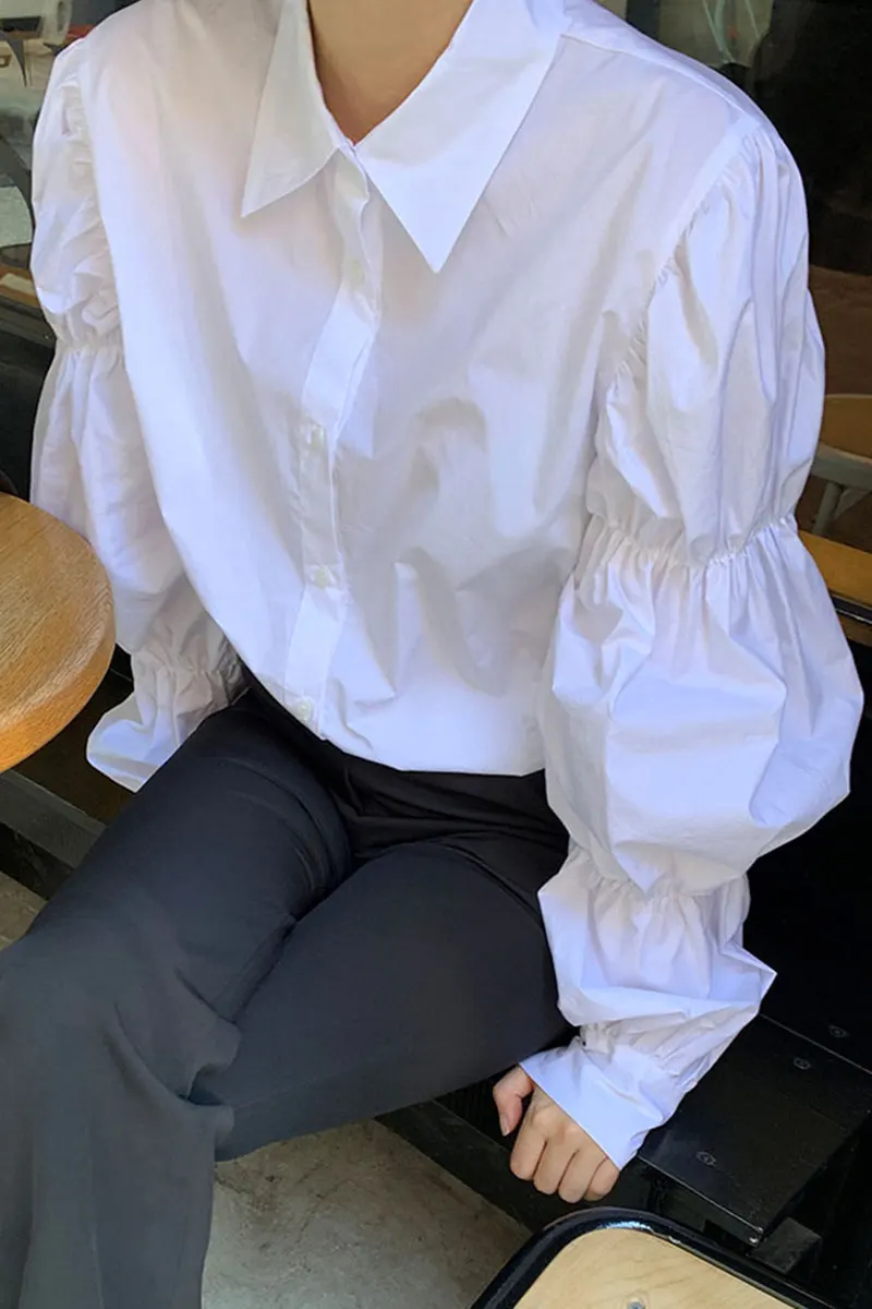 

White shirt women's design sense niche top spring 2021 new fashion bubble sleeve French base shirt