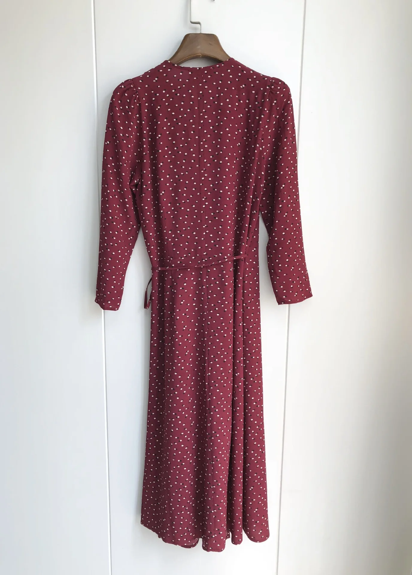 Платье женское с запахом французское двубортное средней длины глубоким