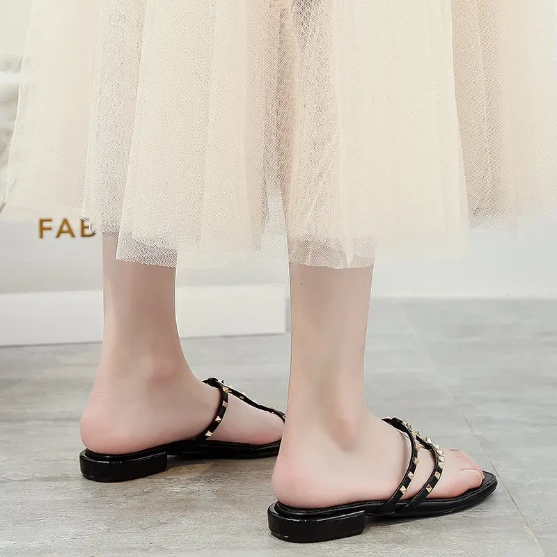 

2021 Summer New Ladies Rivet Slippers Flip-flops Sole Lightweight Beach Casual Fashion Sandals Flat Slippers Home Shoes