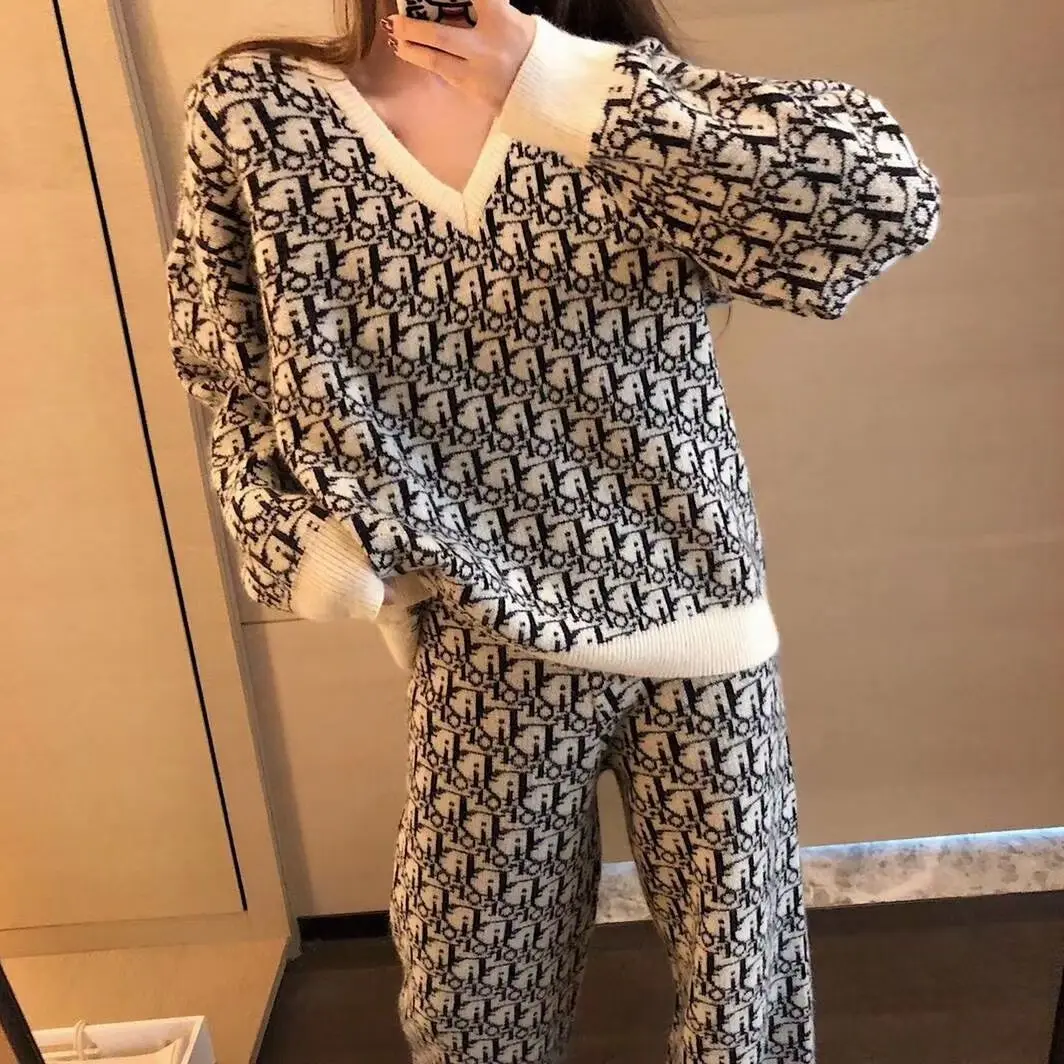 

Thick V-neck loose knit top sweater wide leg pants suit