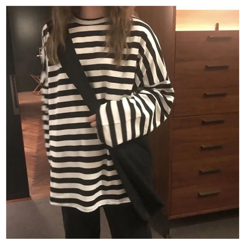 

SONDR Women T-shirt Striped Long Sleeve Round Neck Tshirts Casual Oversized T-shirt Black Women's Top Spring and Autumn