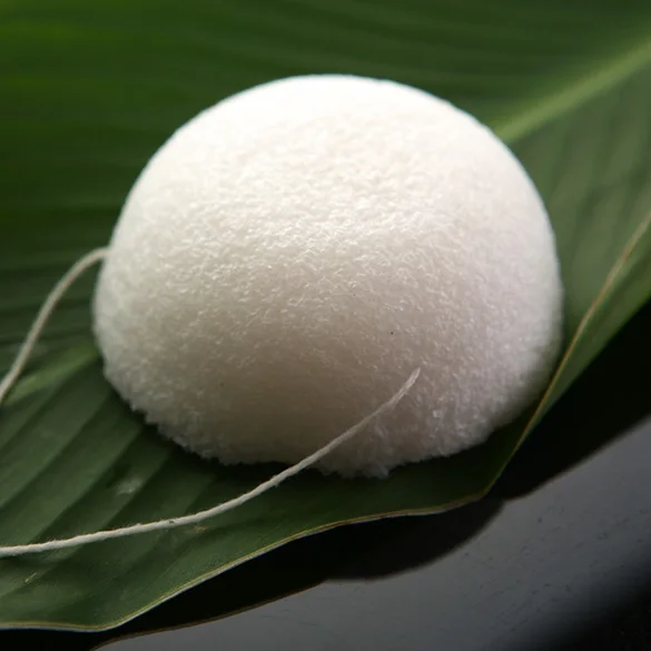 Натуральная пуховка для лица Konjac Konnyaku очищающая Губка умывания белая