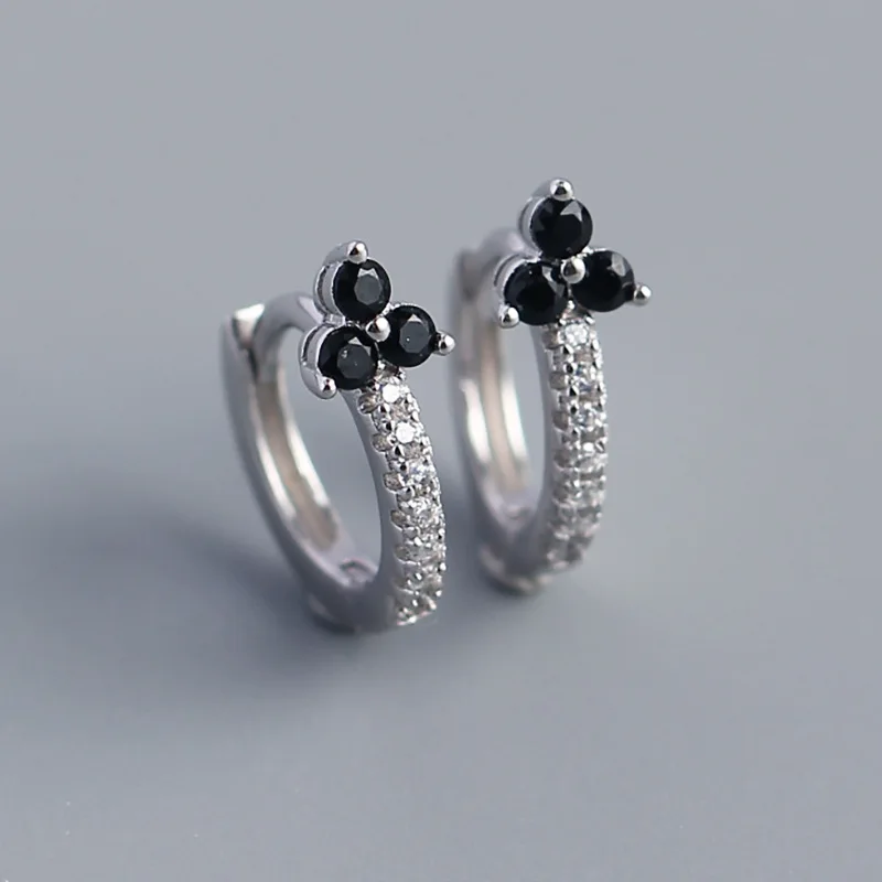 

New Arrival Fashion Dainty Minimalist Simple Small Hoop Earrings Sparkling Crystal Huggie Earrings For Women Jewelry