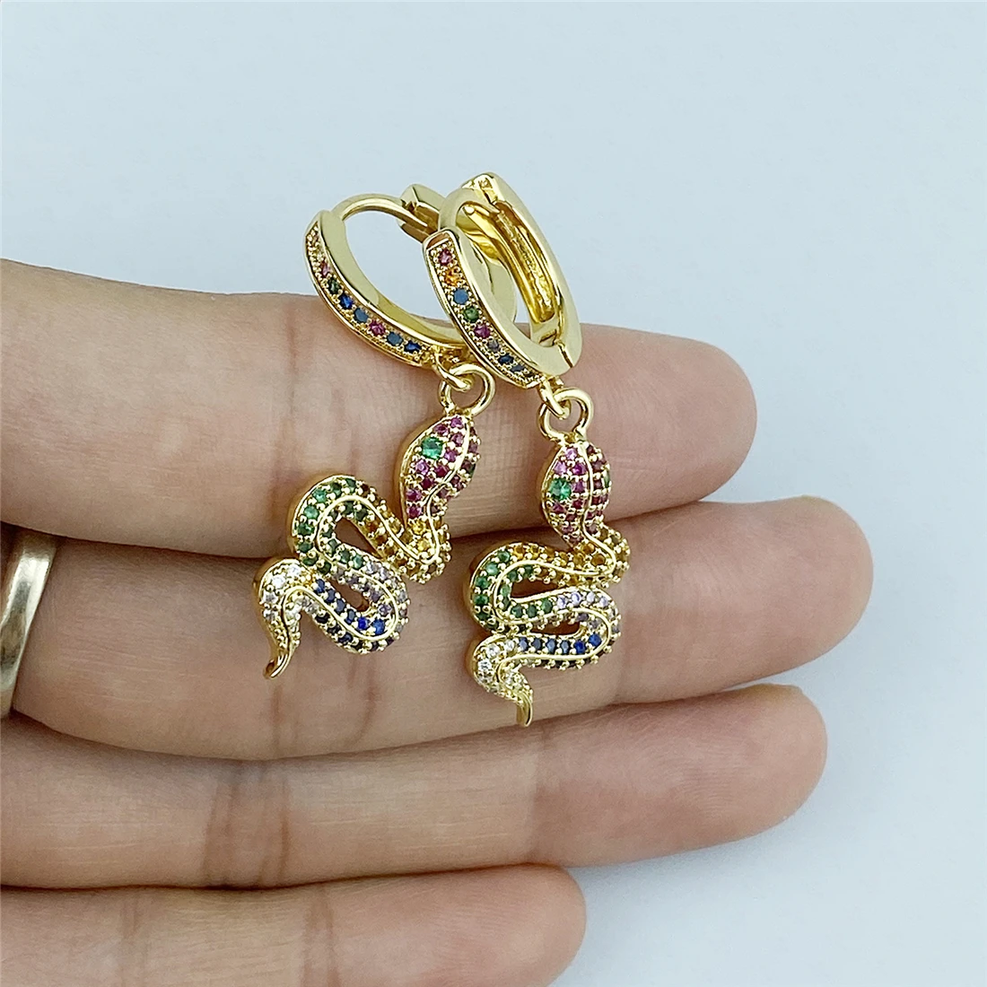 

Fashion Snake Shape Earrings Luxury Rainbow AAA Zirconia Statement Charm Copper Earrings for Women Wedding Party Gift
