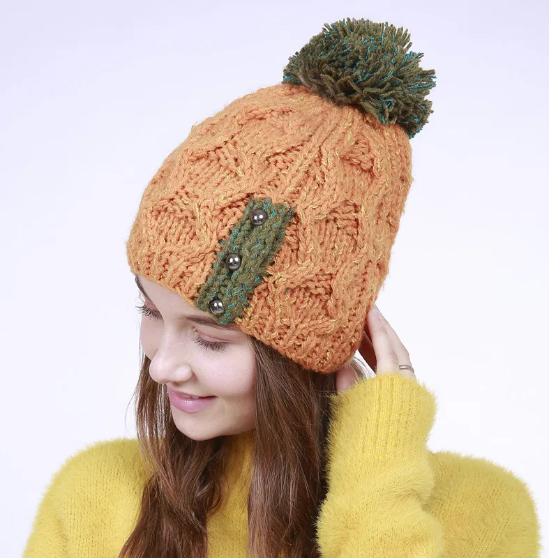 

In autumn and winter, the new hand-woven three silver buttons with knitting balls and knitting wool warm women's hats
