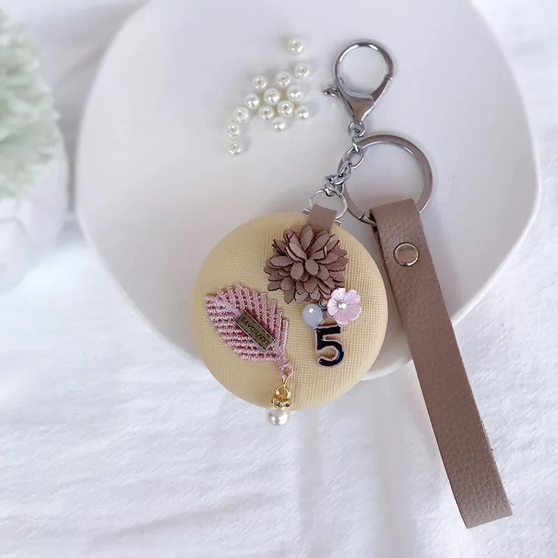 

Lady Make Up Mirror Keychains Creative Mirror Key Chain Pendant For Women Bag Key Chain Gifts Bag Pendant