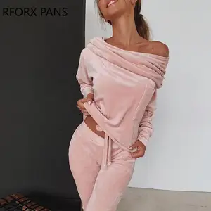 Комплект из топа с открытыми плечами и брюк