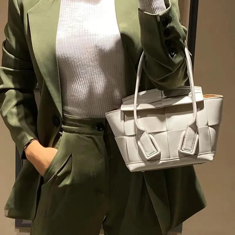 Женская сумочка из натуральной кожи с изогнутой ручкой|Сумки ручками| |