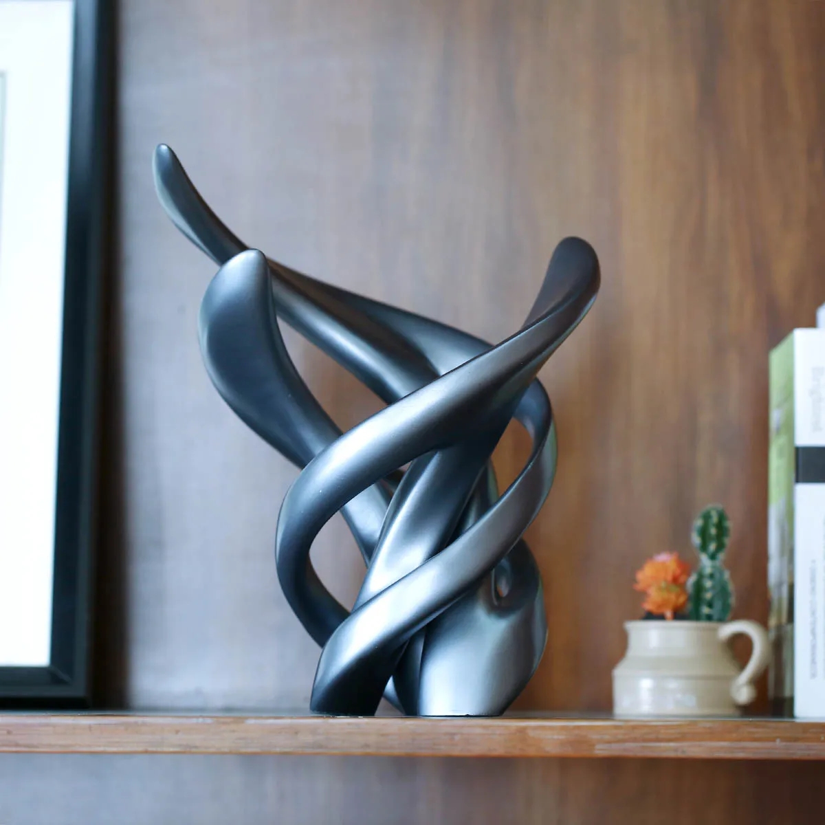 Скульптура в стиле современного искусства жизнь танцующей элегантной смолы