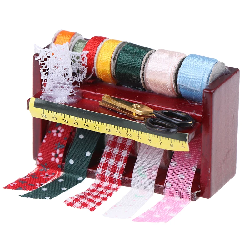 

Newest 1Pc 1:12 Miniature Sewing Box with Scissors Kit Dollhouse Decoration Accessories