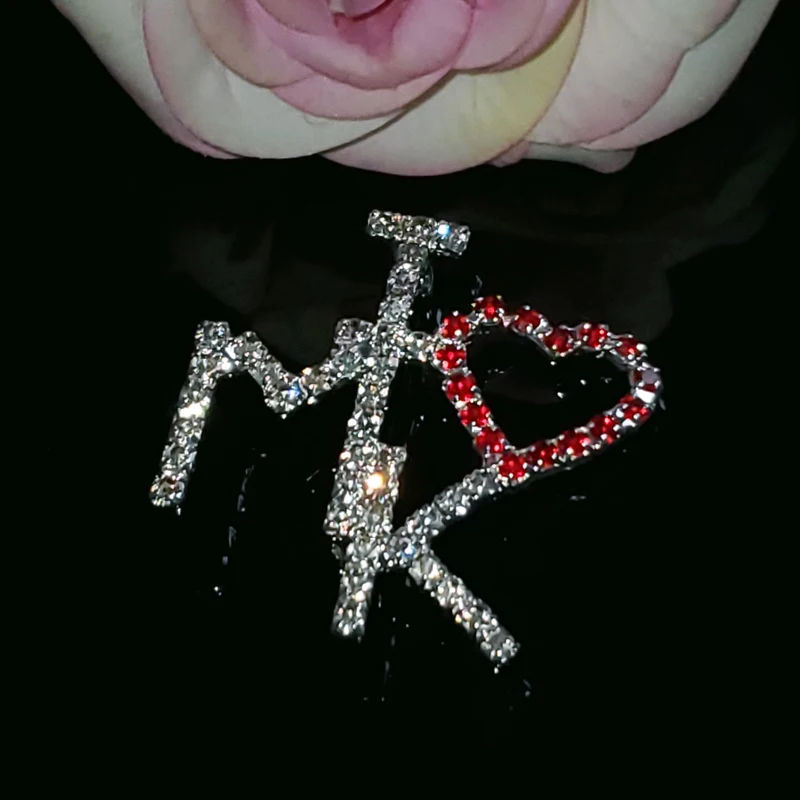 Ручной работы Ювелирная брошь с надписью I Love Mary Kay &quot: слово штырь отворотом
