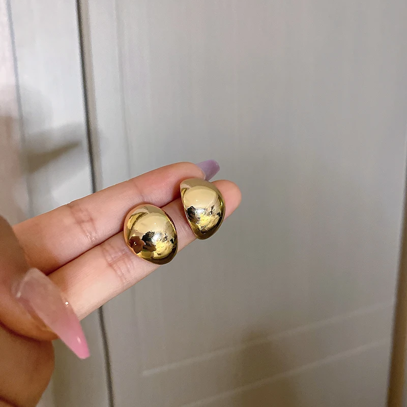 

Новые золотые серьги-капли, простые высококачественные уникальные металлические серьги, модные трендовые темпераментные серьги в стиле зн...