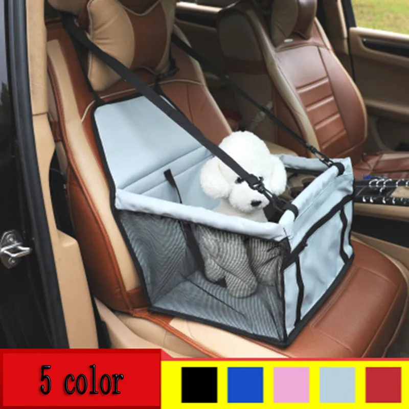 

Автомобильная подушка-подушка для собак внутри автомобиля с грязным сиденьем перед белым газовым мешком воздухопроницаемость