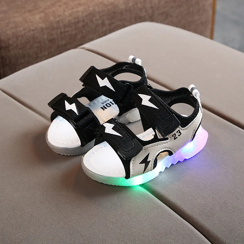Детские светящиеся сандалии светодиодные тапочки кроссовки для начинающих