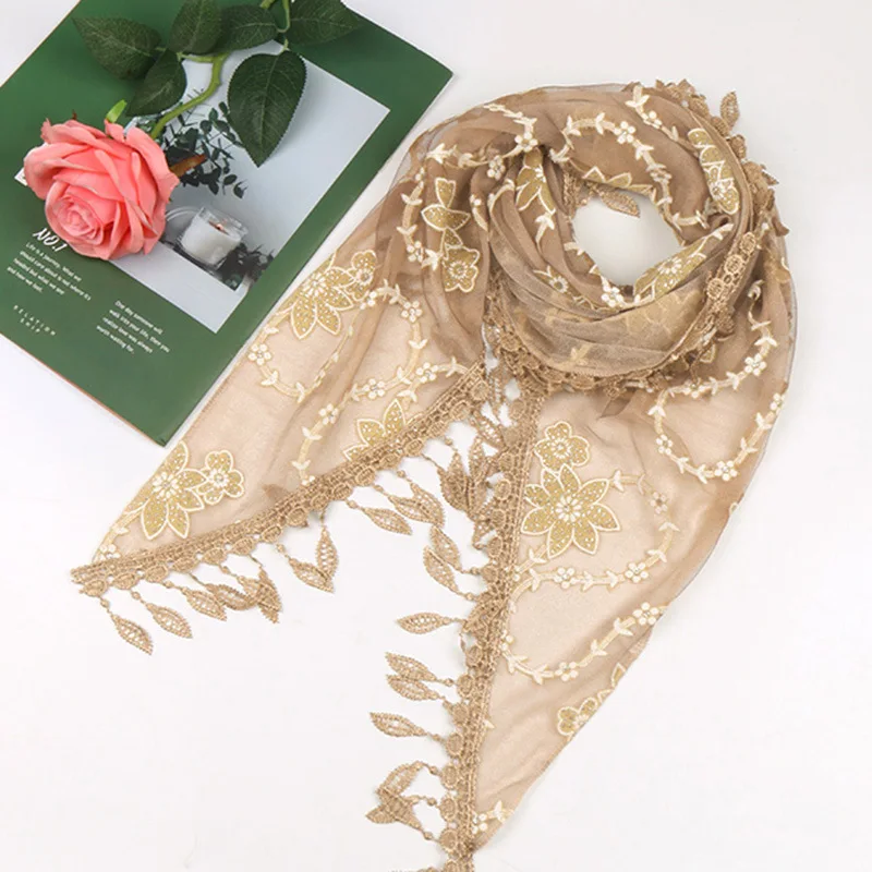 

2019 New Triangle Lace Floral Hijab Scarf Tassels Polyester Shawls Muslim Fringed Shawls Wraps Fashion Headband Scarves 150*50Cm
