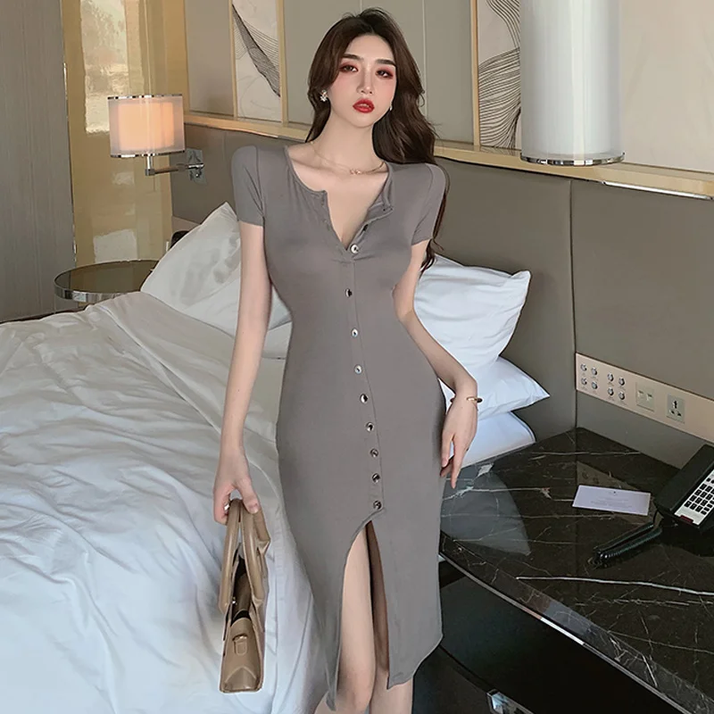 

Женское вечернее платье средней длины, с длинным рукавом