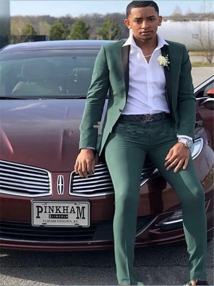 

Мужской костюм-двойка с лацканами, пиджак и брюки, на одной пуговице