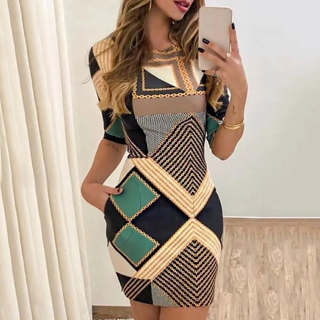 Женское платье карандаш с круглым вырезом и пятиточечным рукавом